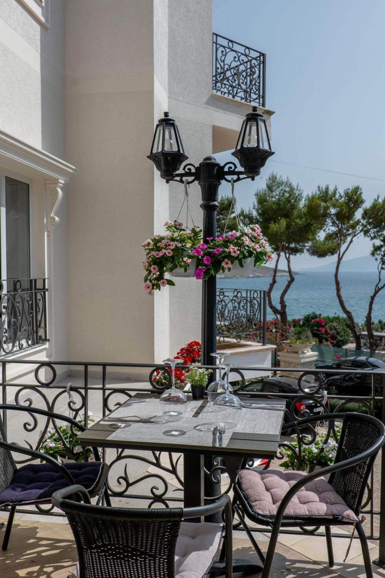 Ami Mar Hotel Sarande Bagian luar foto