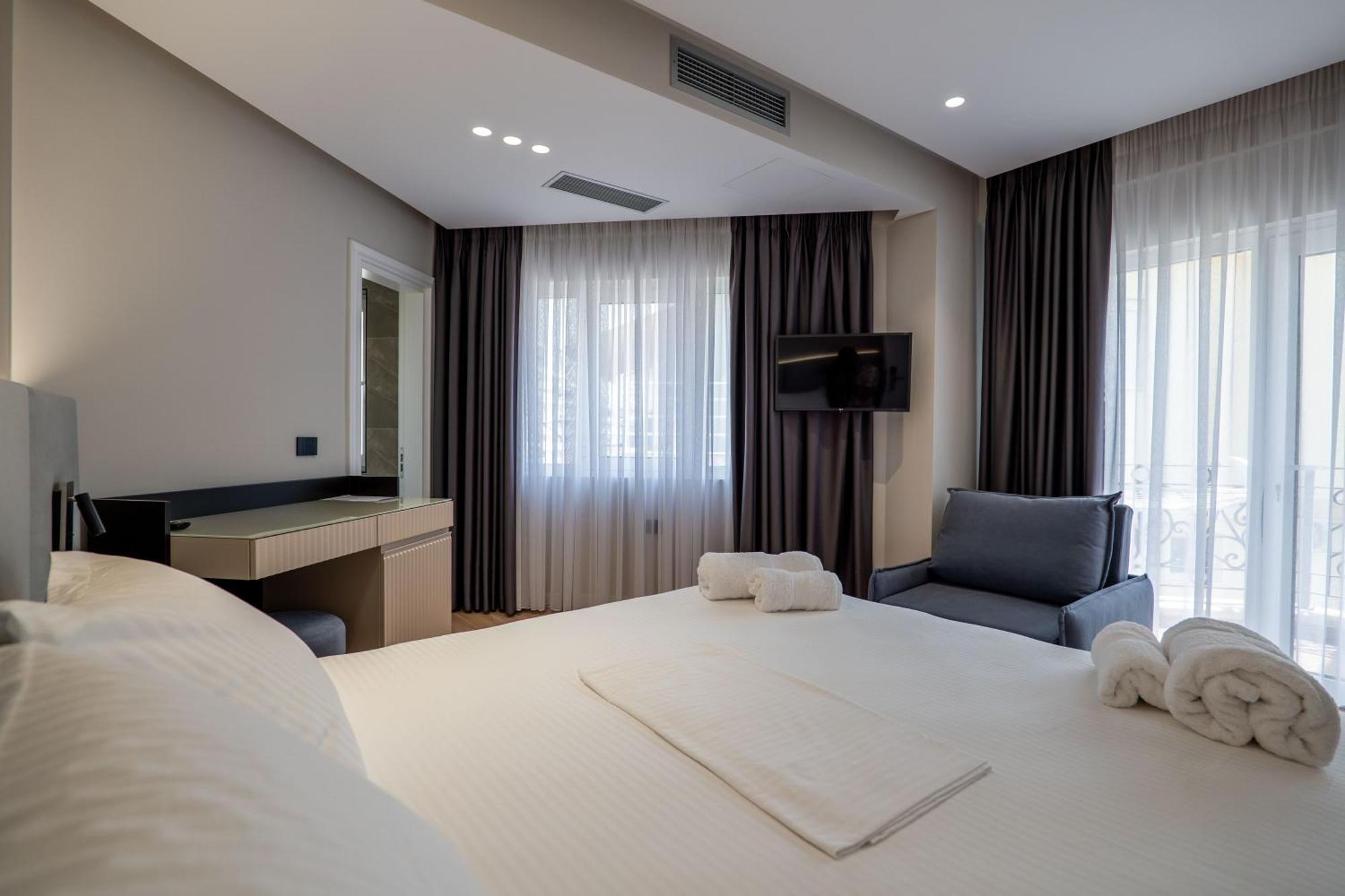 Ami Mar Hotel Sarande Bagian luar foto